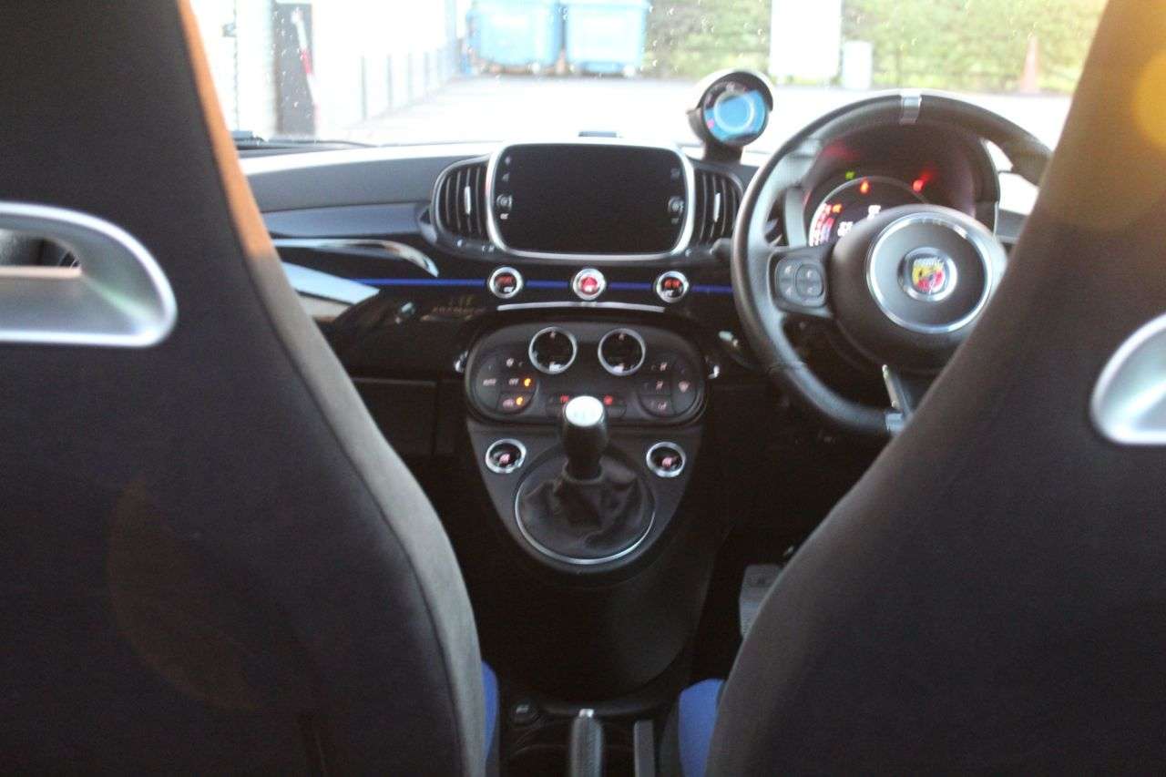 2021 ABARTH 595 2021 ABARTH 595