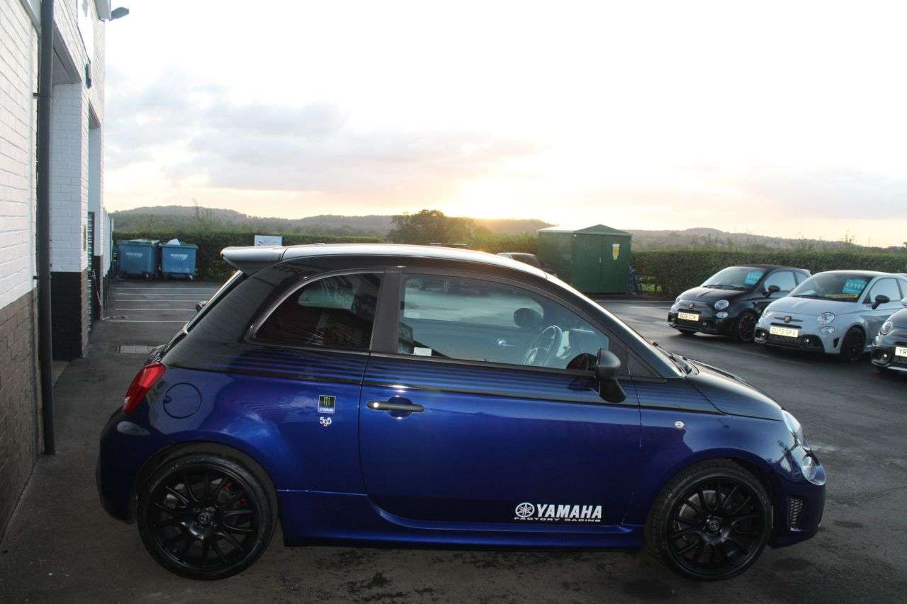 2021 ABARTH 595 2021 ABARTH 595