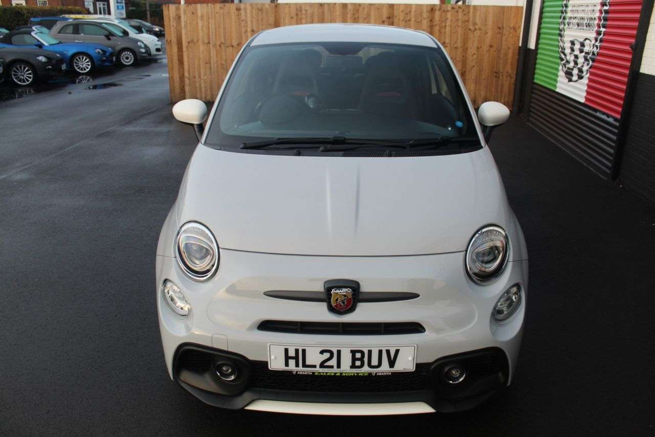 2021 ABARTH 595 2021 ABARTH 595