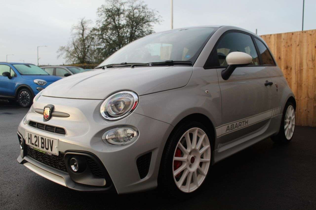 2021 ABARTH 595 2021 ABARTH 595