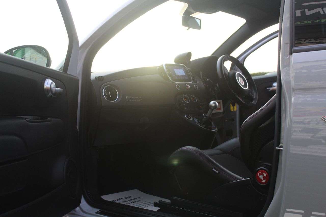 2021 ABARTH 595 2021 ABARTH 595