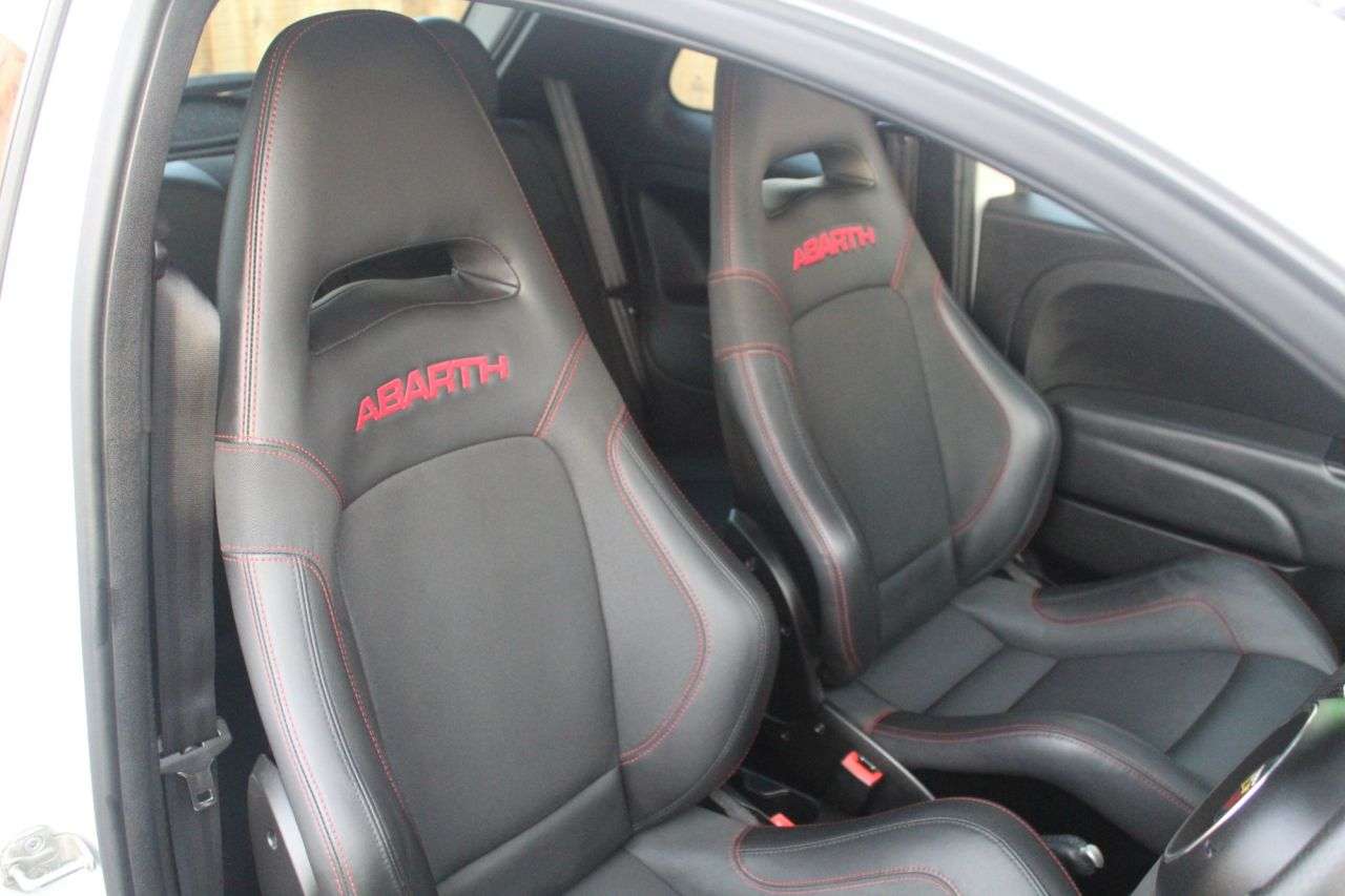 2021 ABARTH 595 2021 ABARTH 595