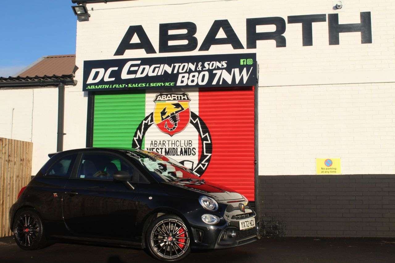 2022 ABARTH 695 2022 ABARTH 695