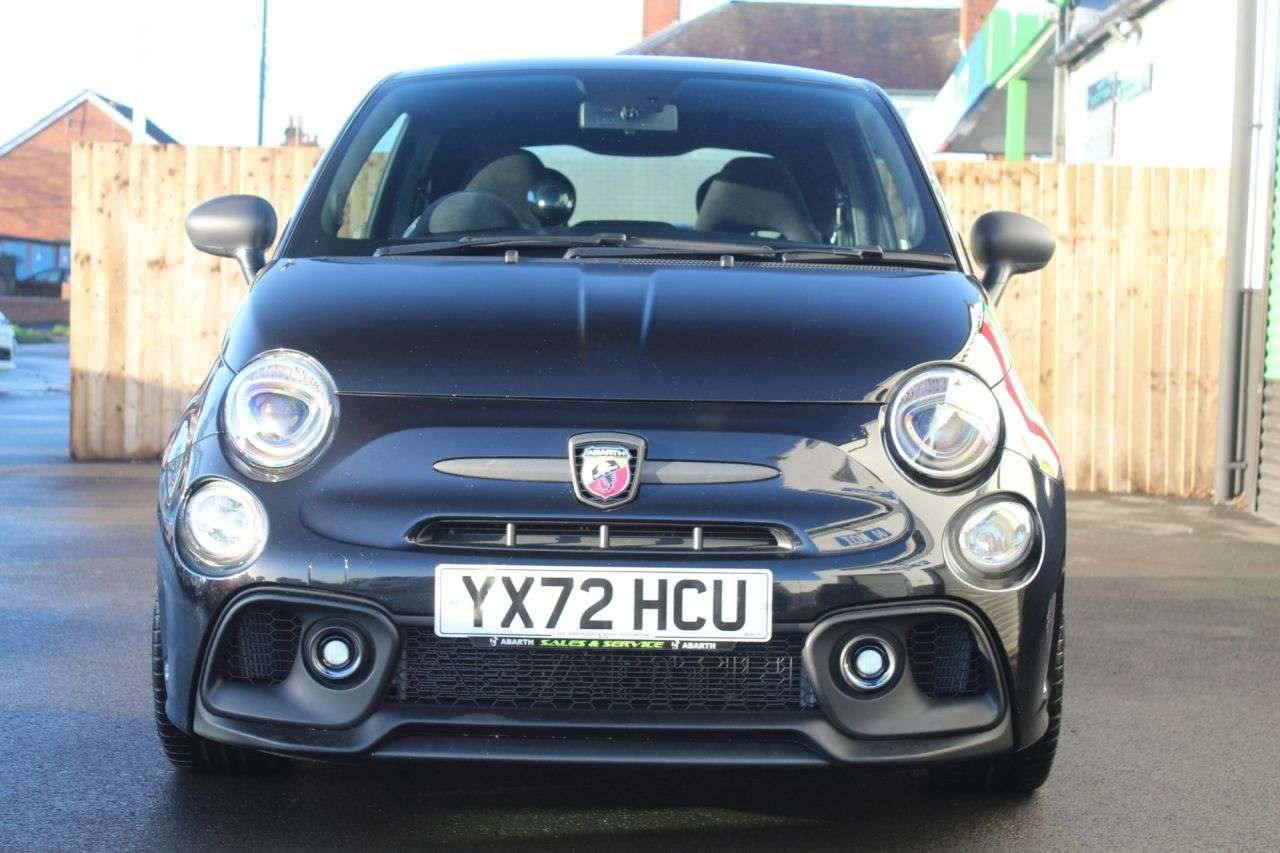 2022 ABARTH 695 2022 ABARTH 695