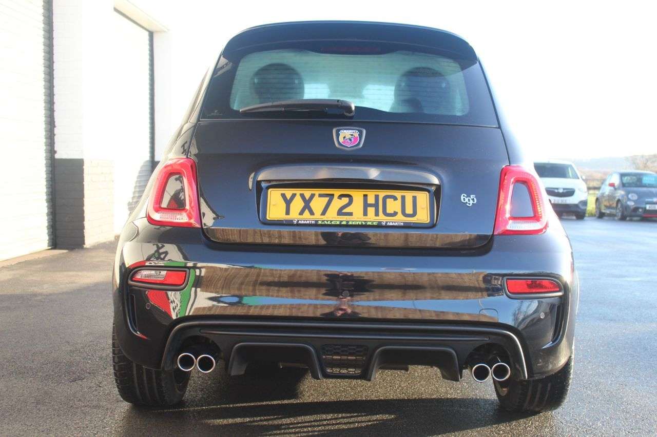 2022 ABARTH 695 2022 ABARTH 695