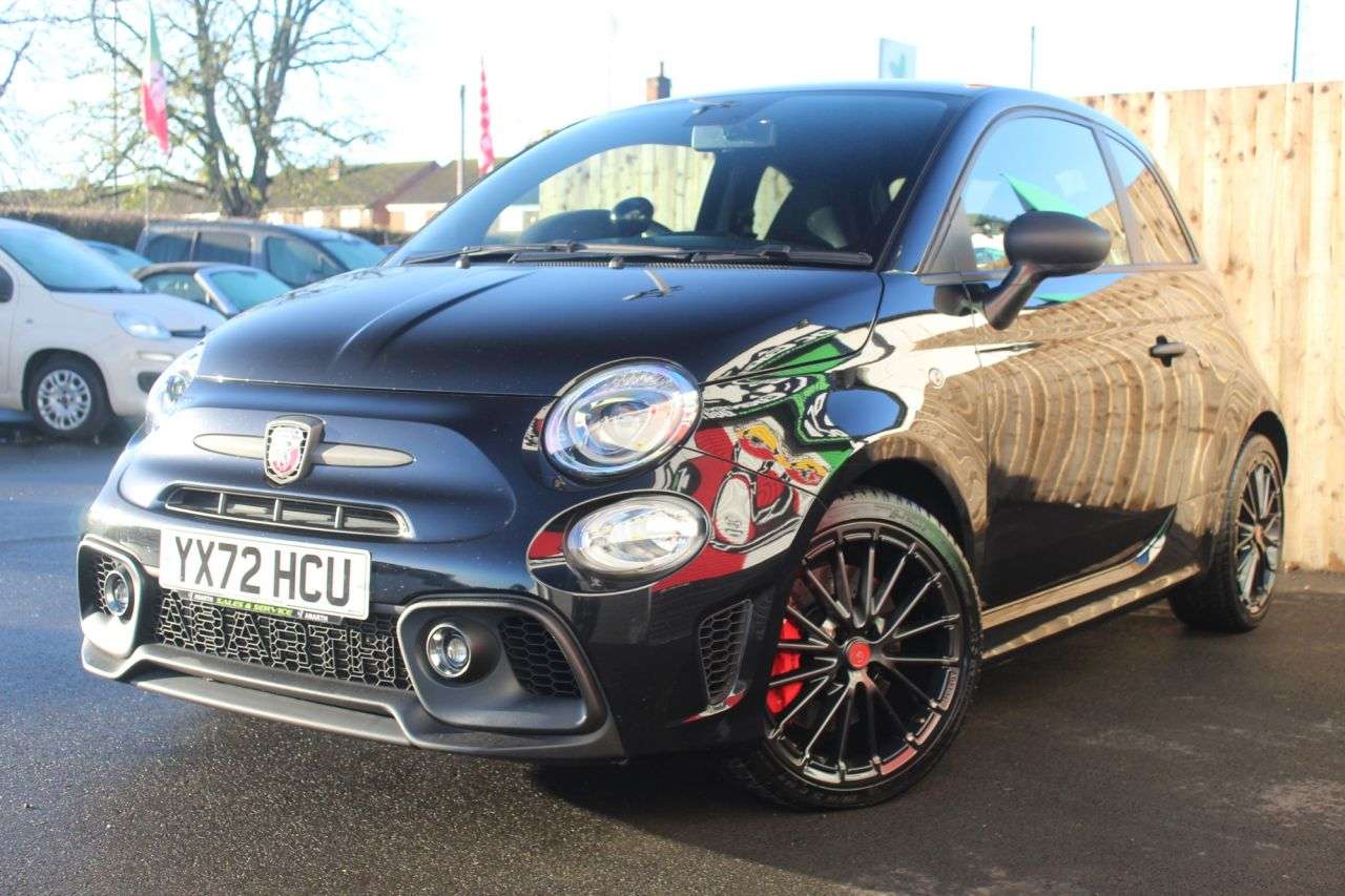 2022 ABARTH 695 2022 ABARTH 695