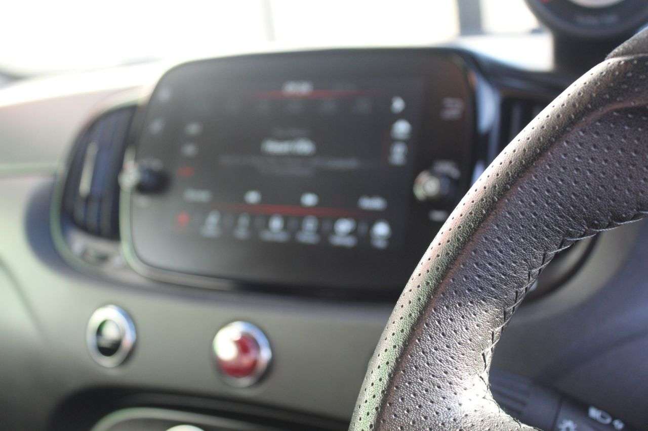 2022 ABARTH 695 2022 ABARTH 695