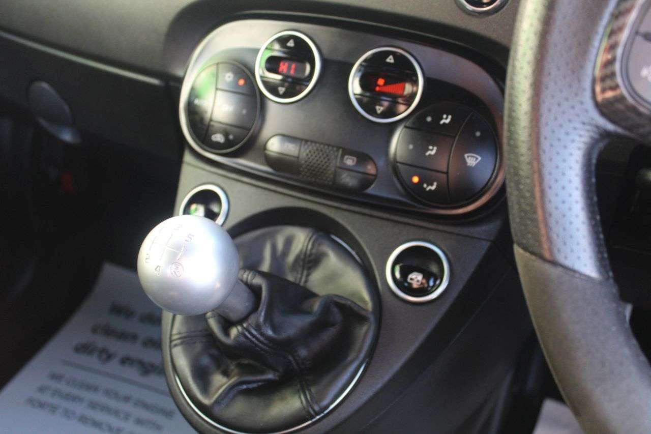 2022 ABARTH 695 2022 ABARTH 695