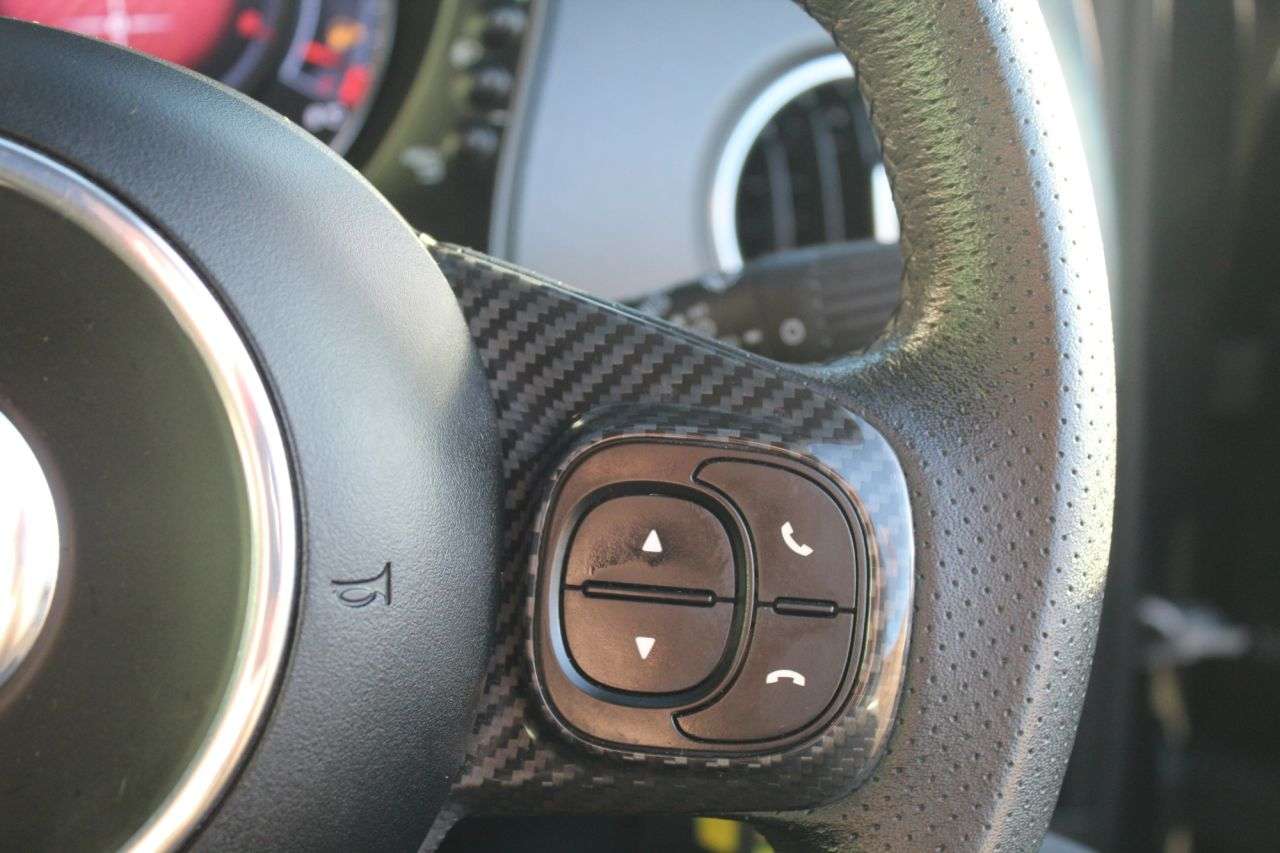 2022 ABARTH 695 2022 ABARTH 695