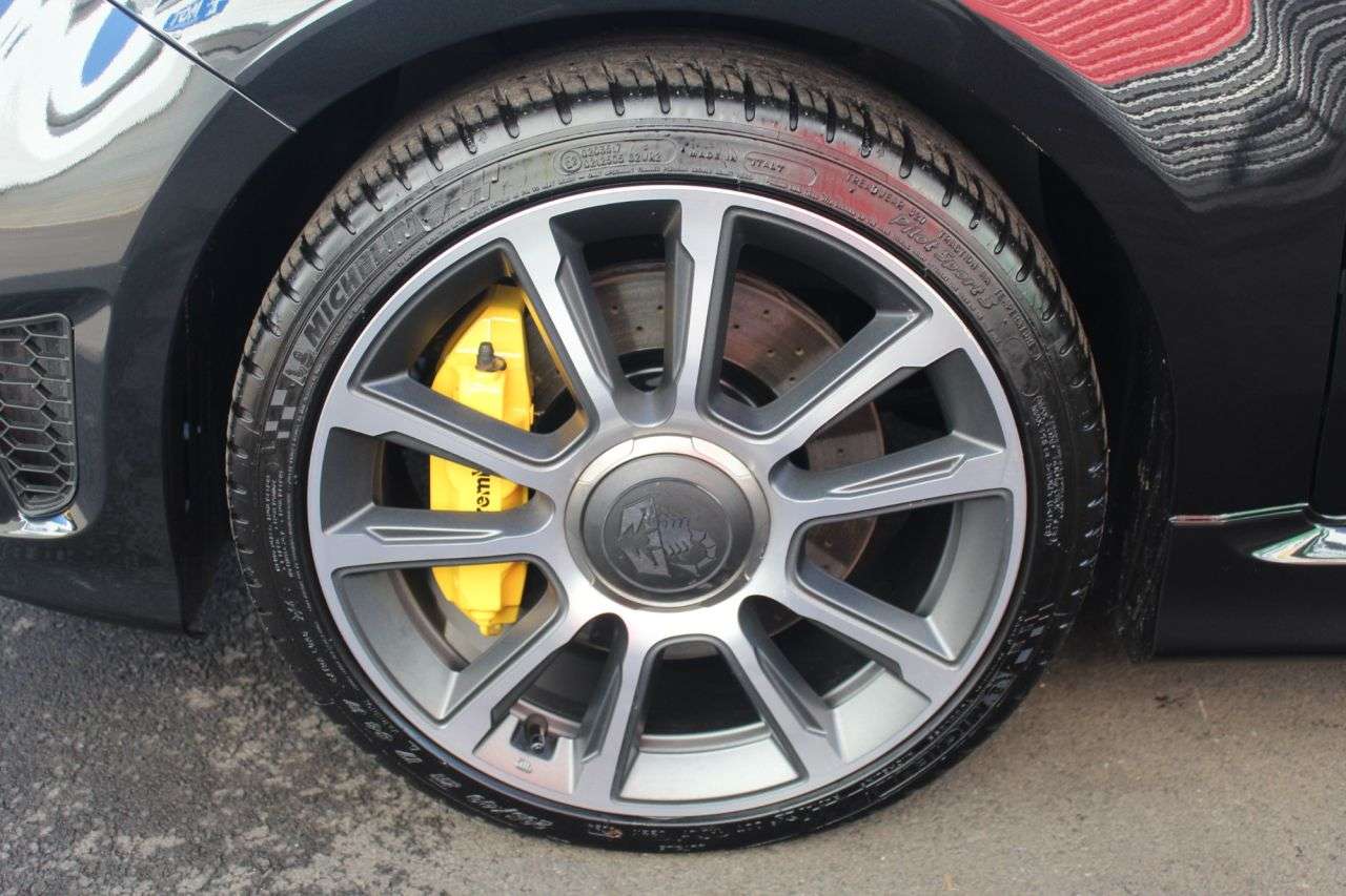 2024 ABARTH 695 2024 ABARTH 695