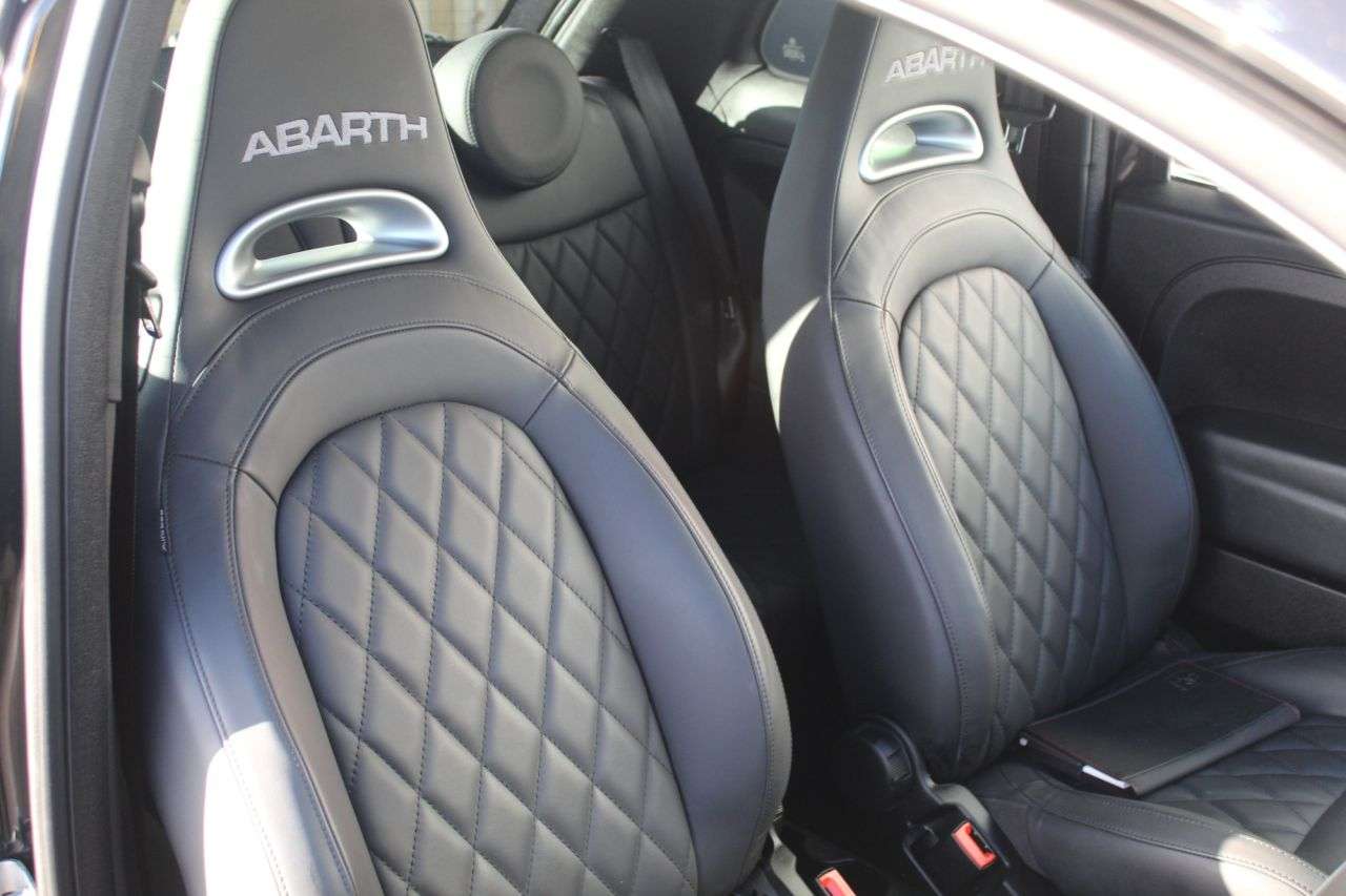 2024 ABARTH 695 2024 ABARTH 695