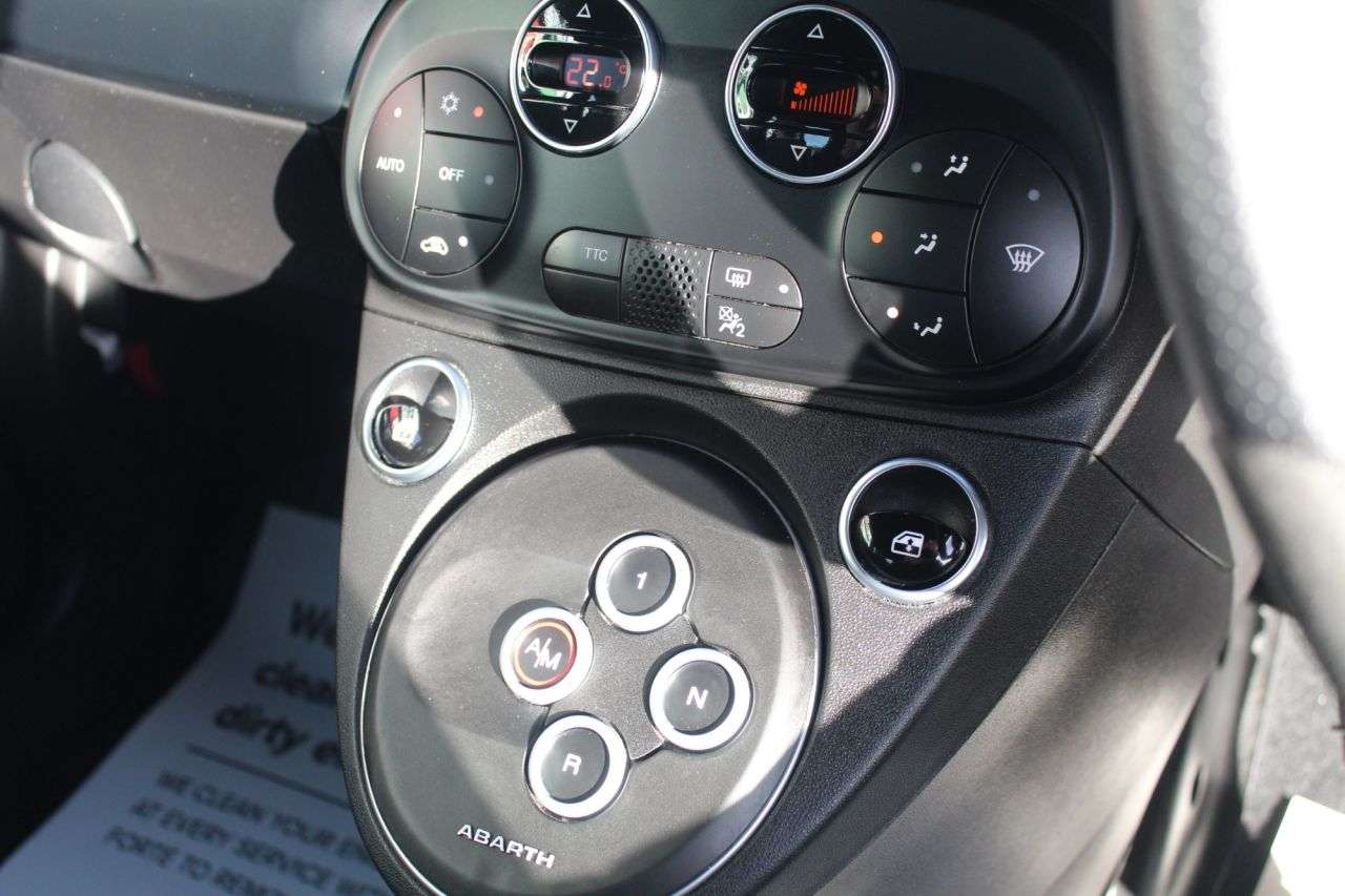 2024 ABARTH 695 2024 ABARTH 695