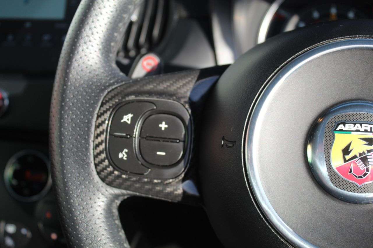 2024 ABARTH 695 2024 ABARTH 695