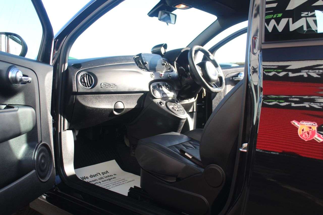 2024 ABARTH 695 2024 ABARTH 695