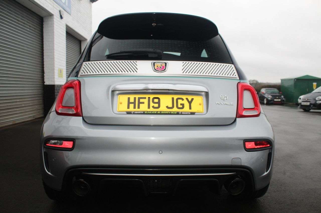 2019 ABARTH 695 2019 ABARTH 695