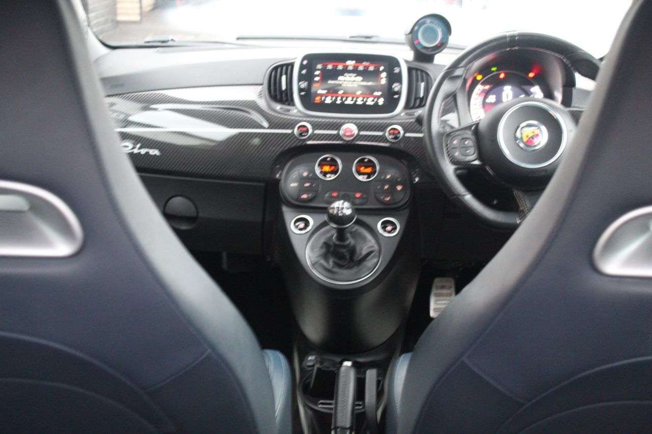 2019 ABARTH 695 2019 ABARTH 695