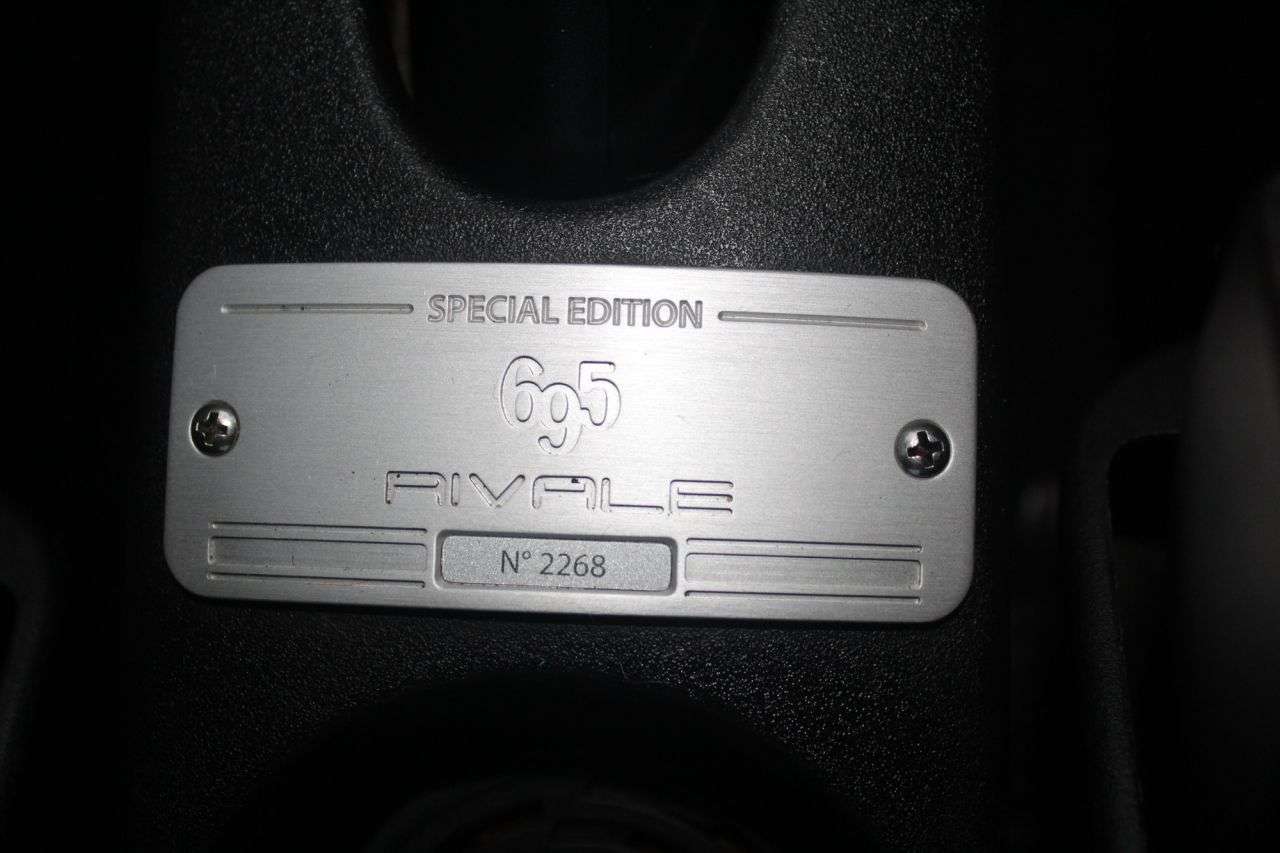 2019 ABARTH 695 2019 ABARTH 695