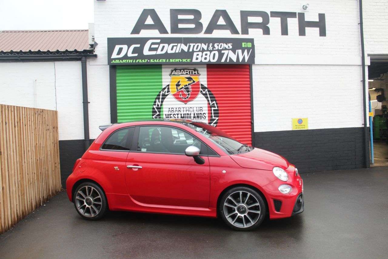 A 2022 ABARTH 595 1.4 T-Jet Turismo Hatchback 3dr Petrol AUTOMATIC Euro 6 (165 bhp) ONE OWNER A 2022 ABARTH 595 1.4 T-Jet Turismo Hatchback 3dr Petrol AUTOMATIC Euro 6 (165 bhp) ONE OWNER