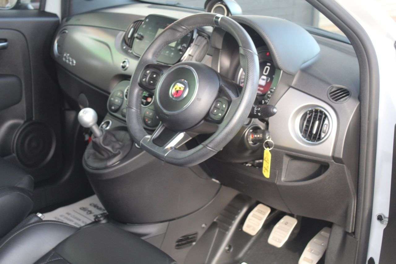 2022 ABARTH 595 2022 ABARTH 595