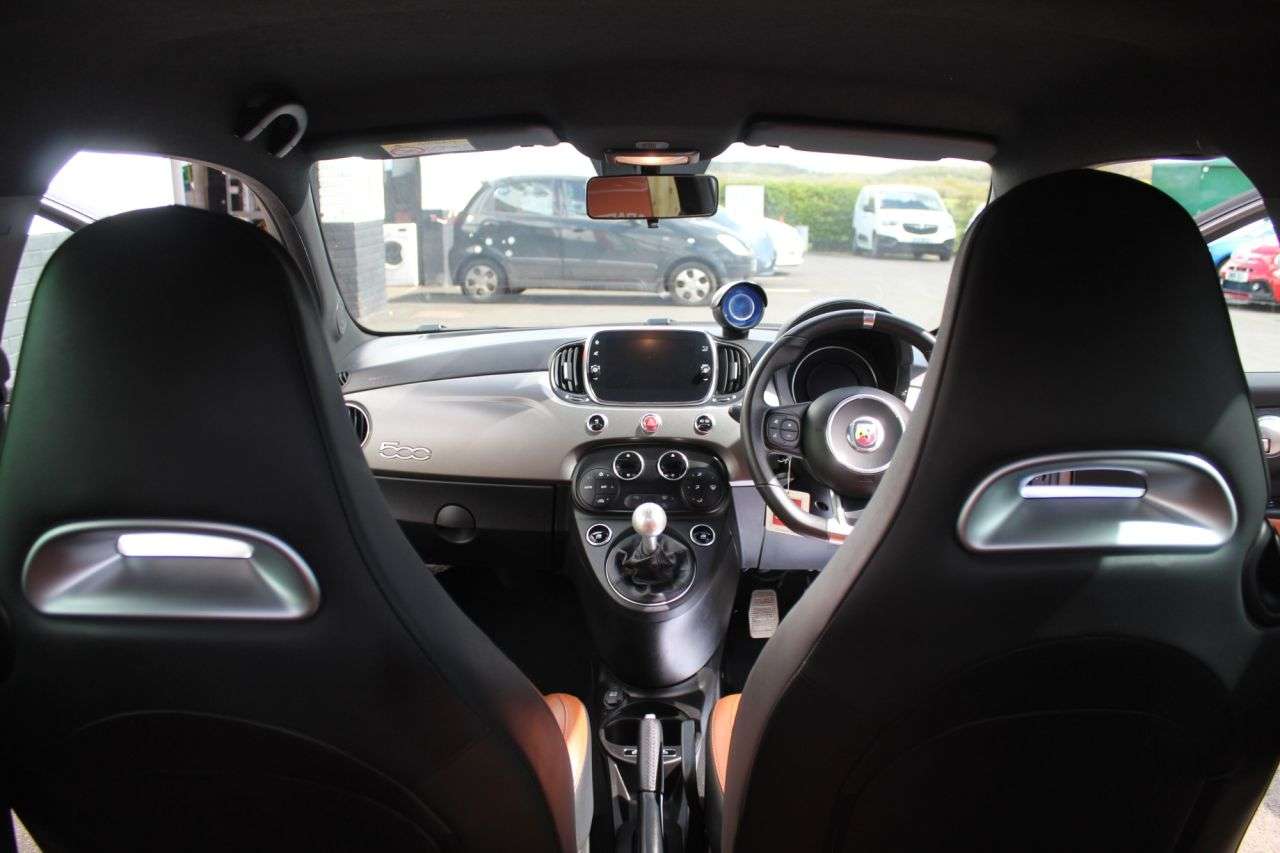 2021 ABARTH 595 2021 ABARTH 595