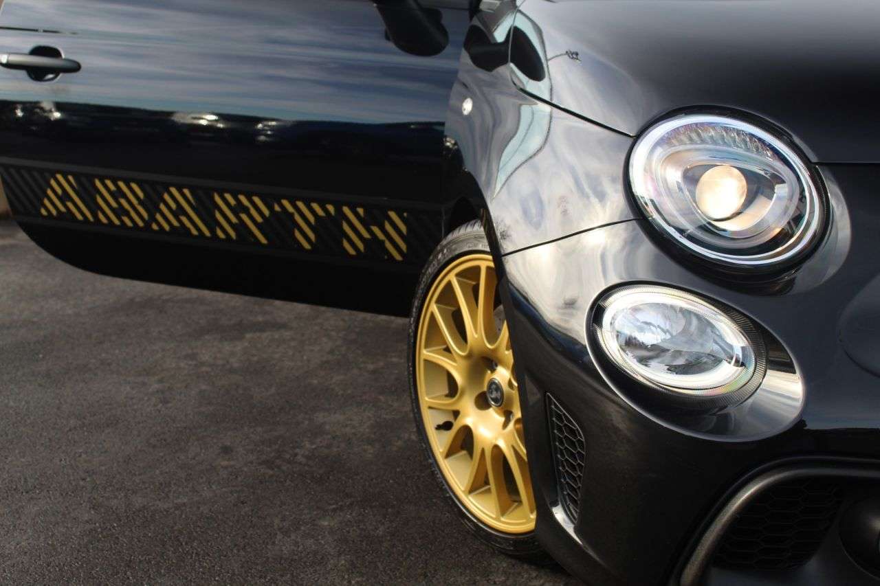 2024 ABARTH 695 2024 ABARTH 695