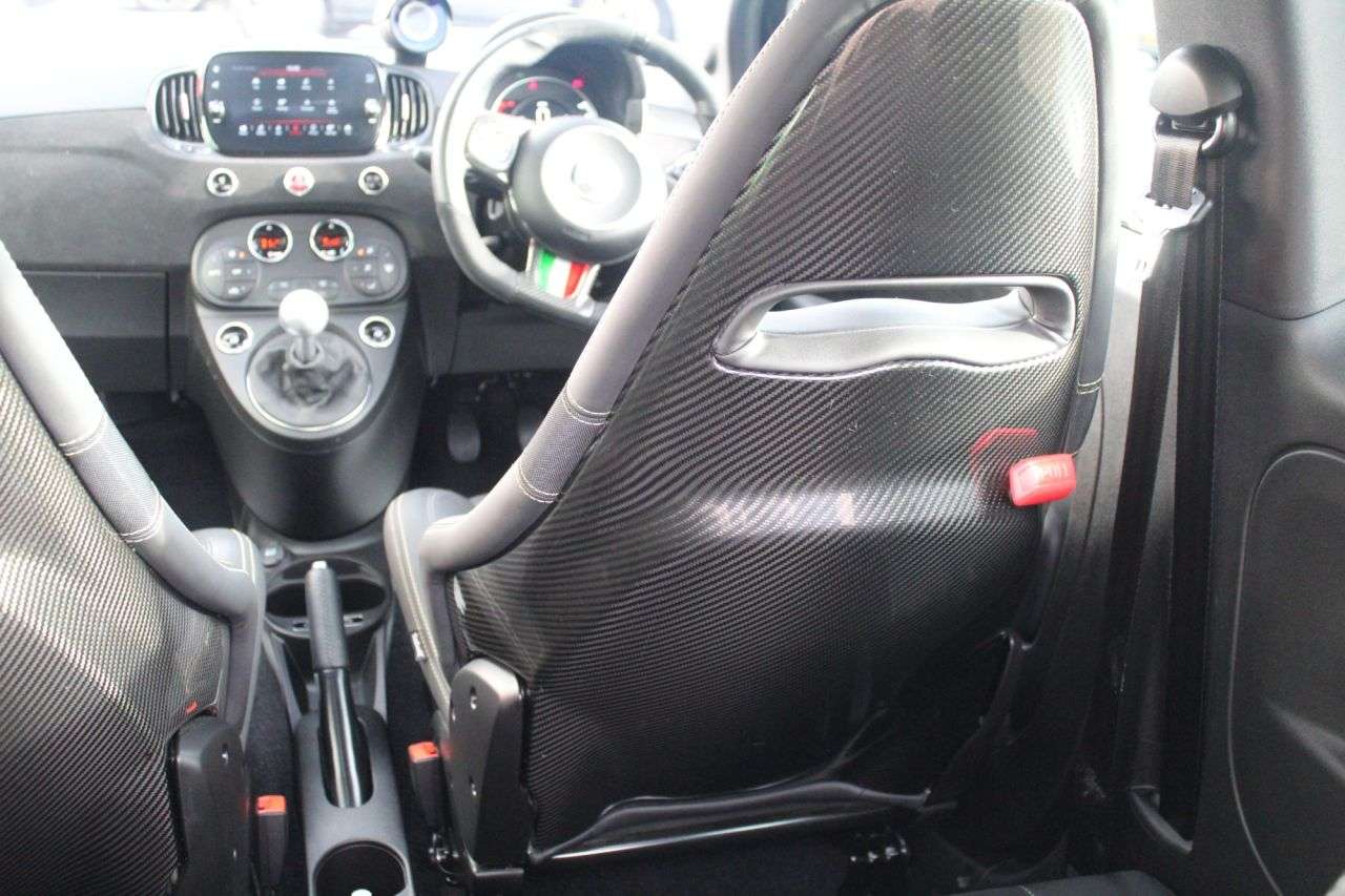 2024 ABARTH 695 2024 ABARTH 695