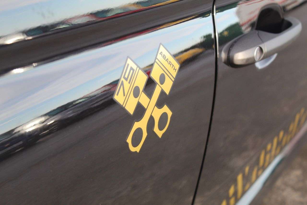 2024 ABARTH 695 2024 ABARTH 695