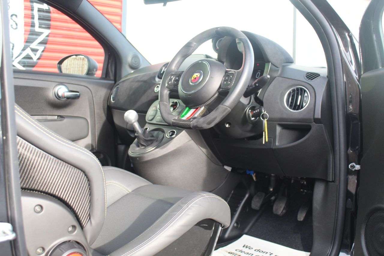 2024 ABARTH 695 2024 ABARTH 695