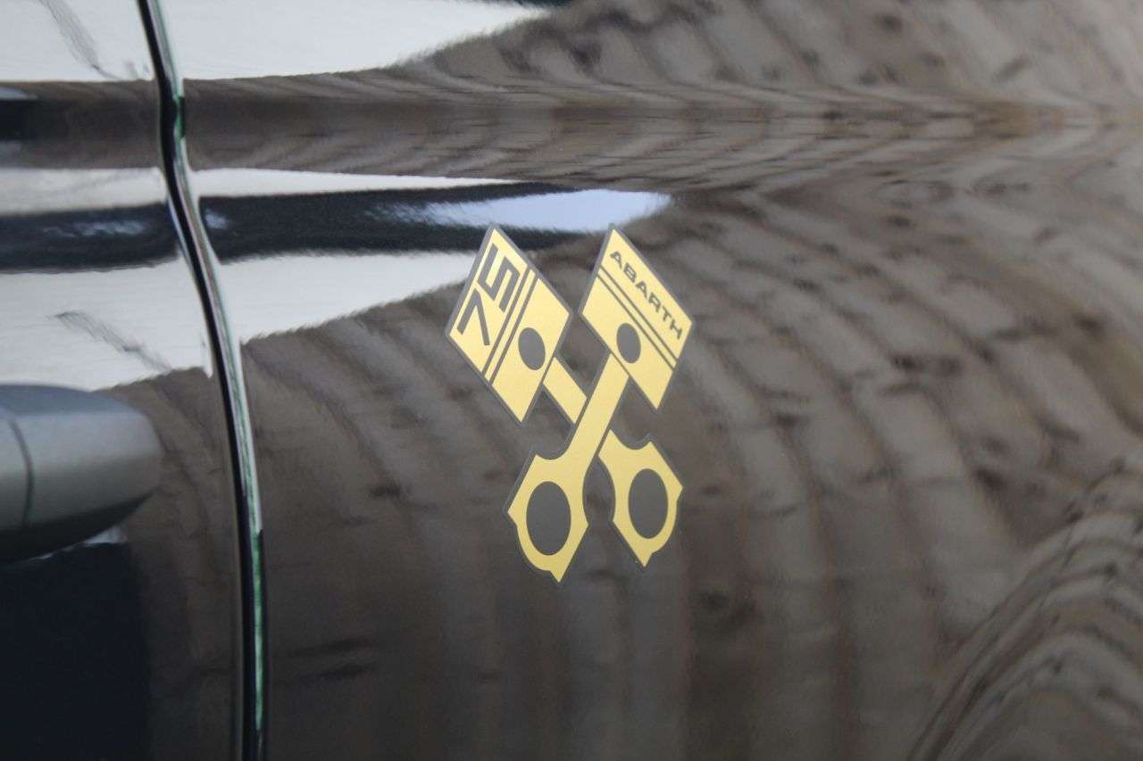 2024 ABARTH 695 2024 ABARTH 695