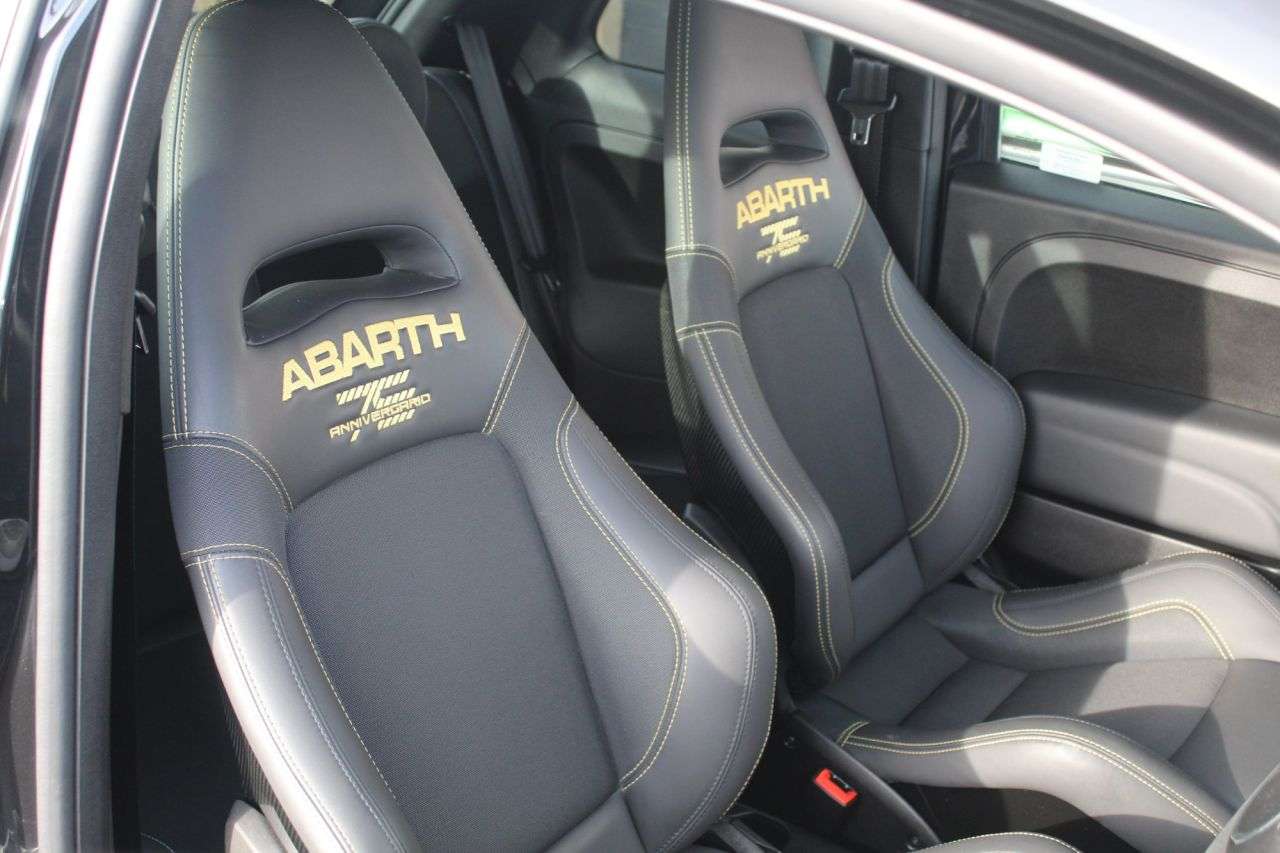 2024 ABARTH 695 2024 ABARTH 695