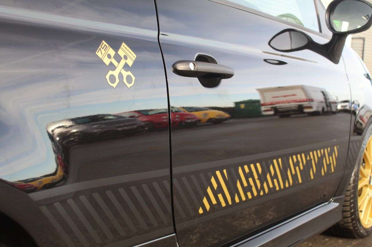 2024 ABARTH 695 2024 ABARTH 695