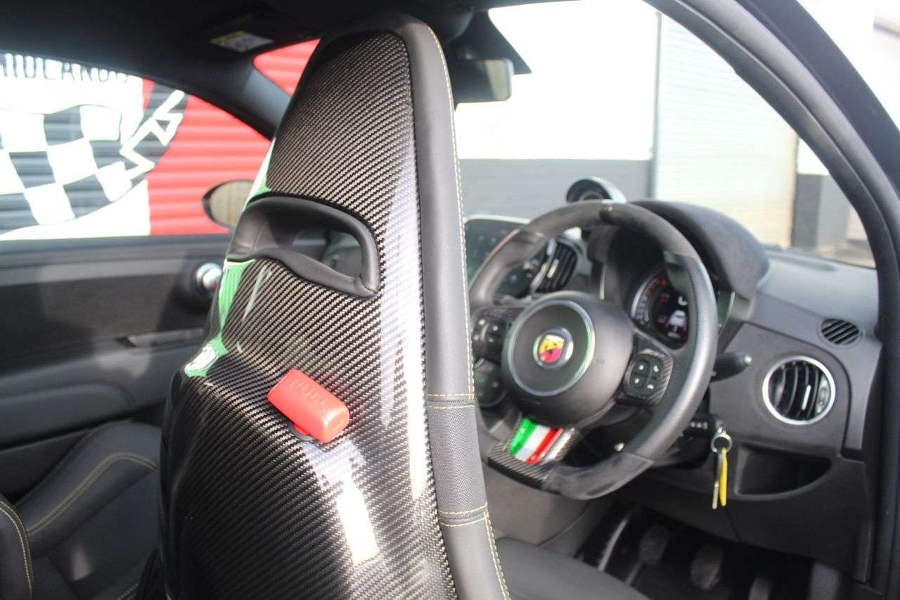 2024 ABARTH 695 2024 ABARTH 695