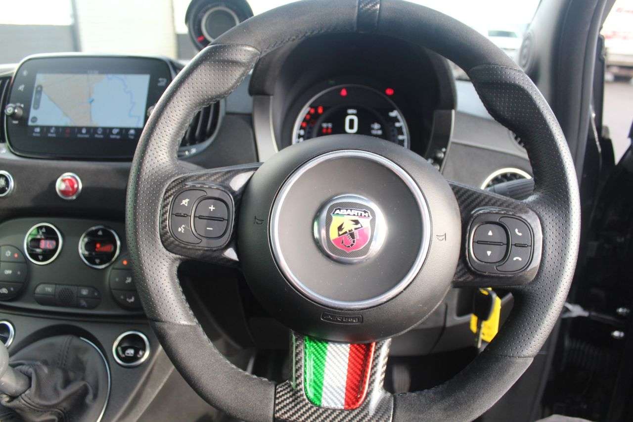 2024 ABARTH 695 2024 ABARTH 695