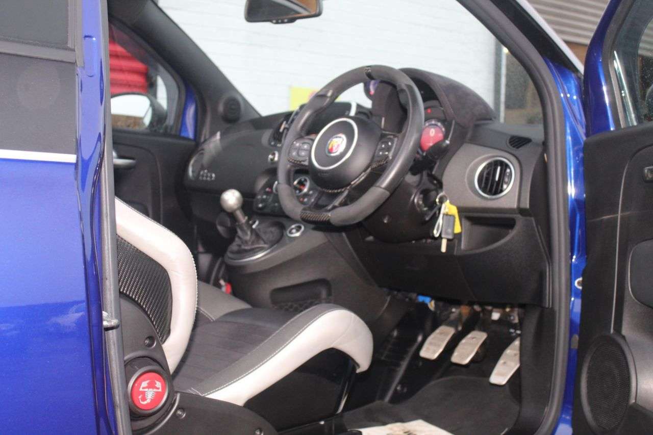 2017 ABARTH 595C 2017 ABARTH 595C