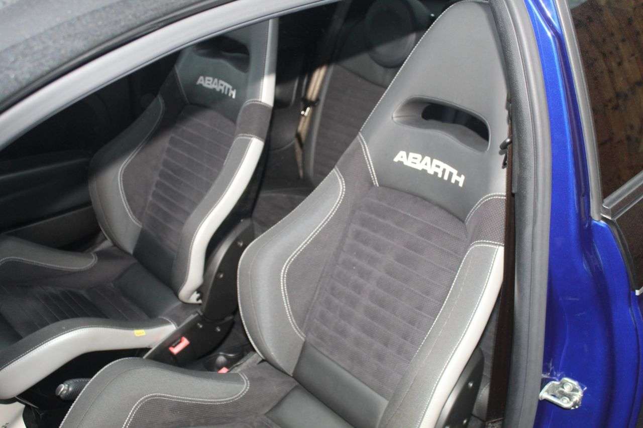 2017 ABARTH 595C 2017 ABARTH 595C