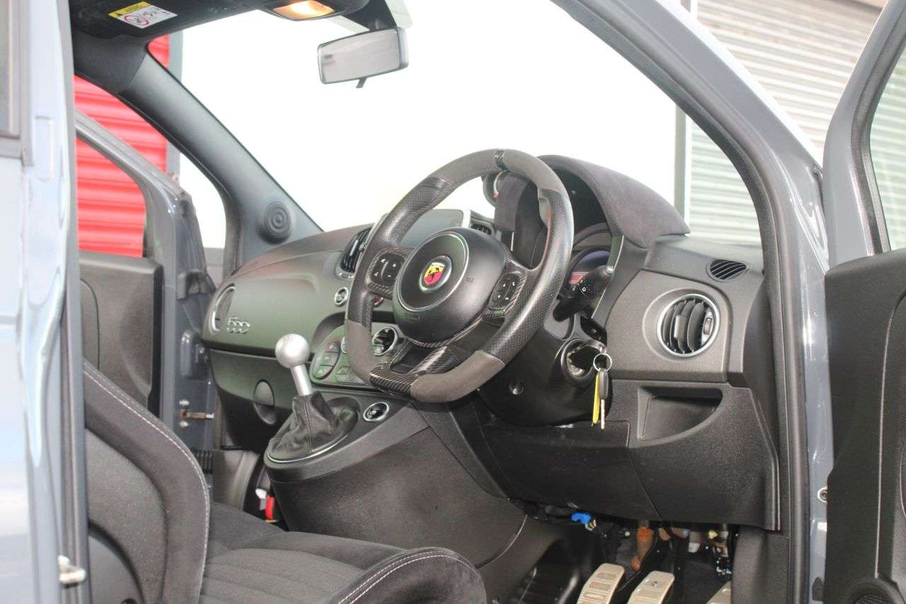 2022 ABARTH 595 2022 ABARTH 595