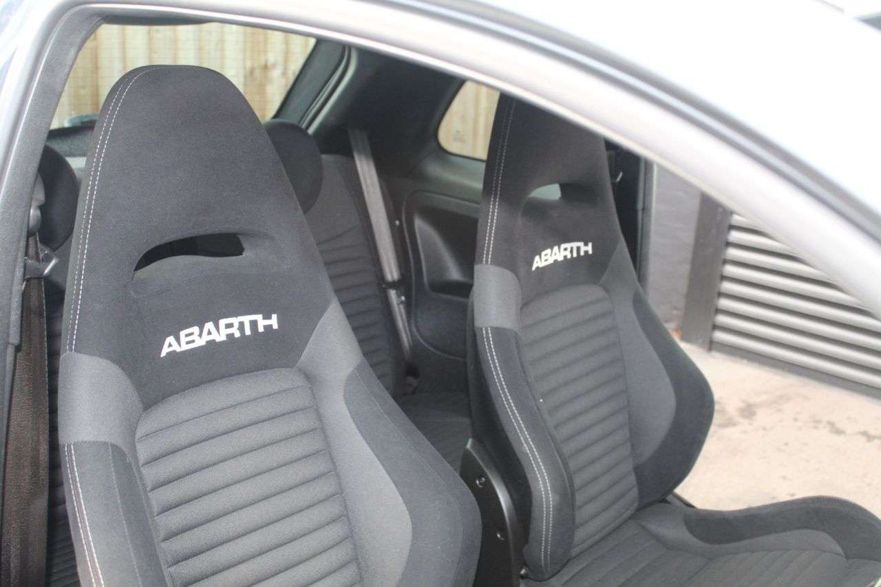2022 ABARTH 595 2022 ABARTH 595