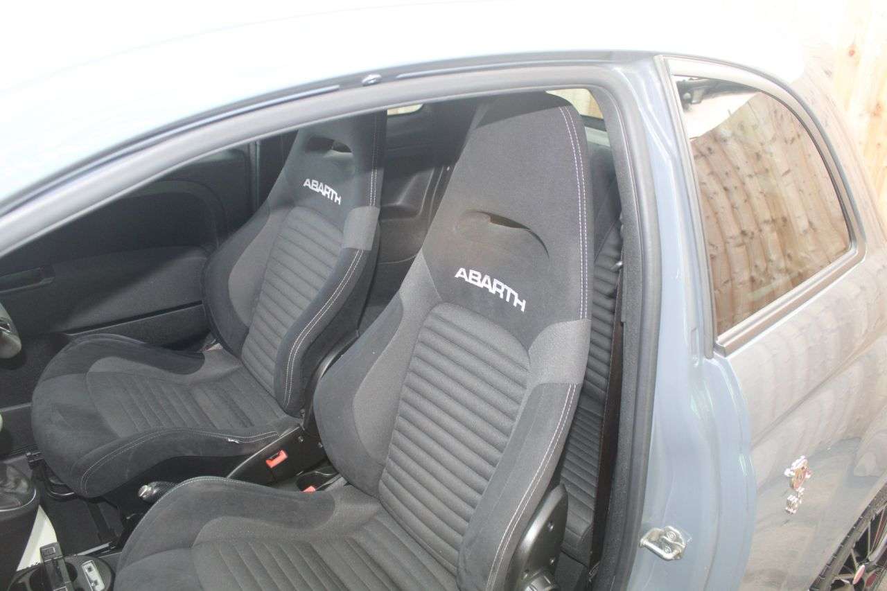 2022 ABARTH 595 2022 ABARTH 595