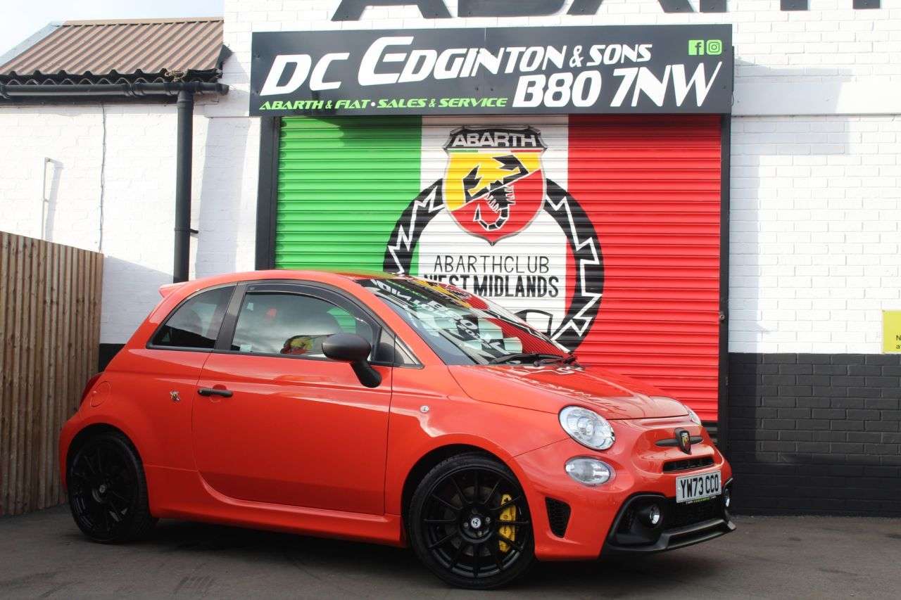 2023 ABARTH 695 2023 ABARTH 695