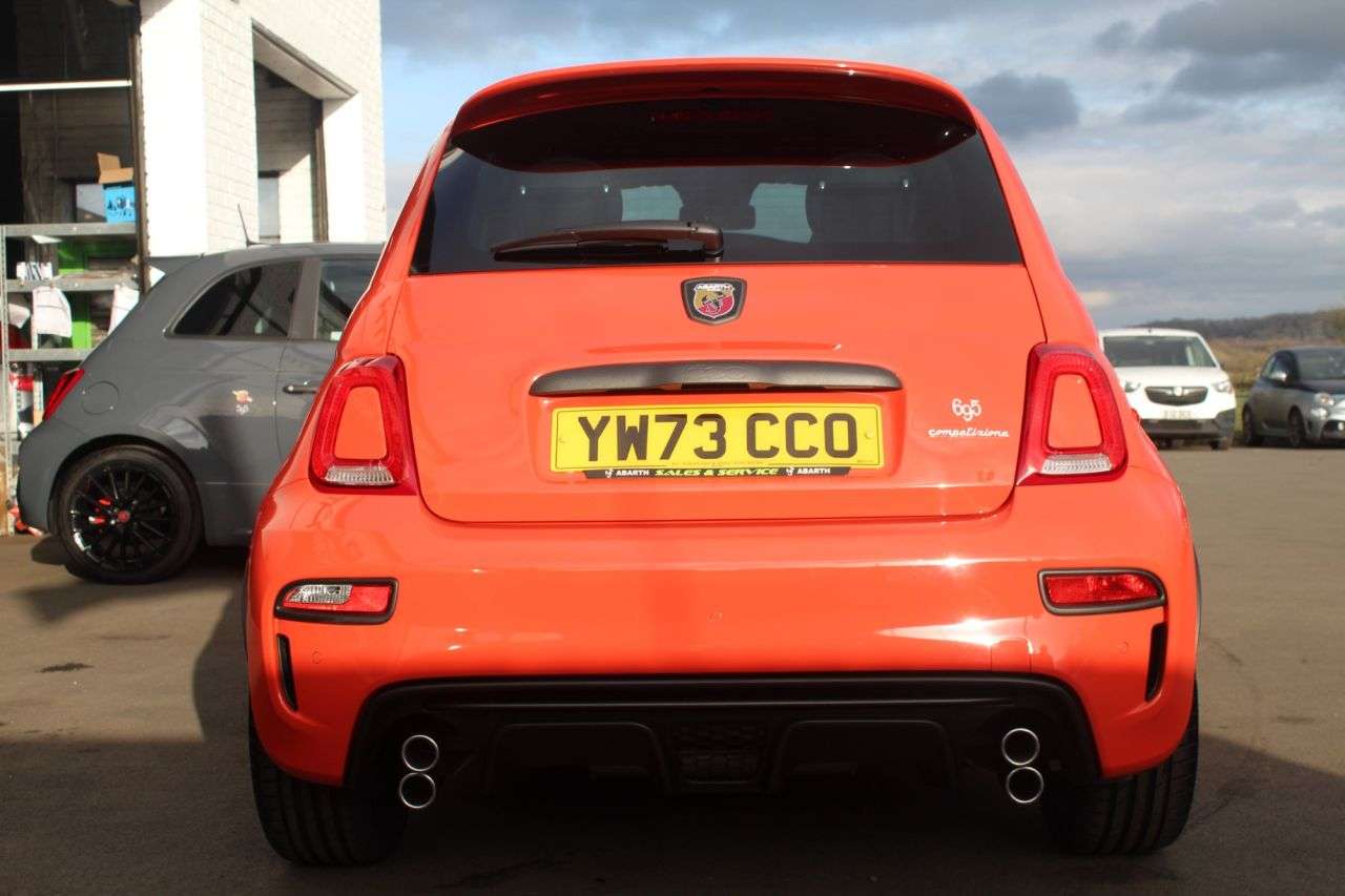 2023 ABARTH 695 2023 ABARTH 695