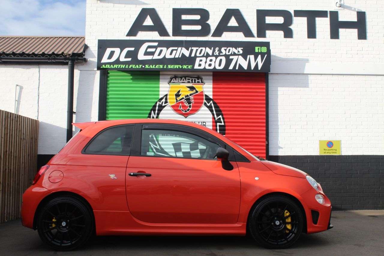 2023 ABARTH 695 2023 ABARTH 695