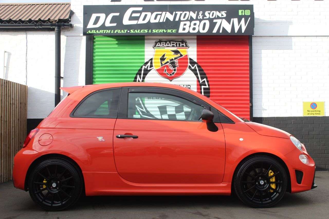 2023 ABARTH 695 2023 ABARTH 695