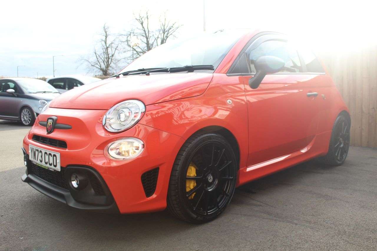 2023 ABARTH 695 2023 ABARTH 695