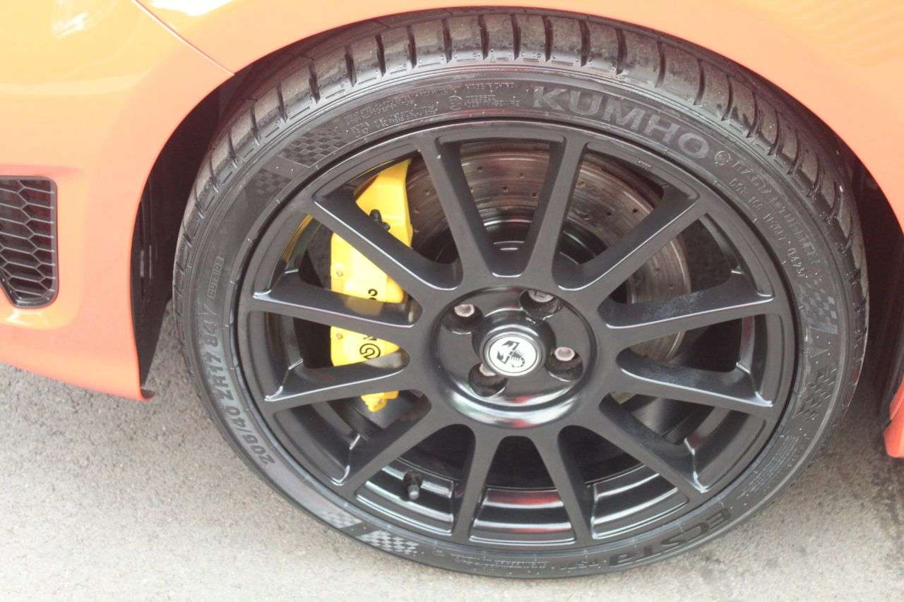 2023 ABARTH 695 2023 ABARTH 695