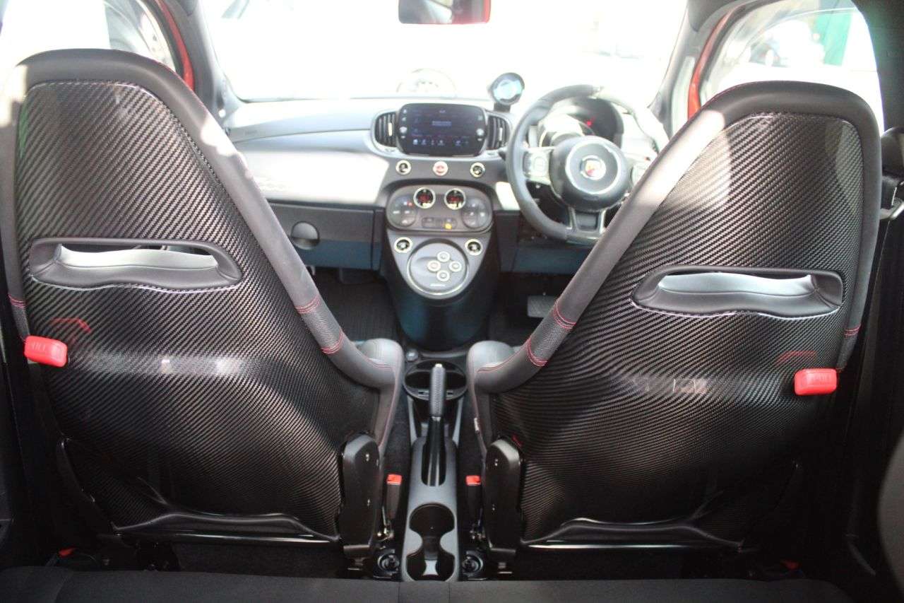 2023 ABARTH 695 2023 ABARTH 695