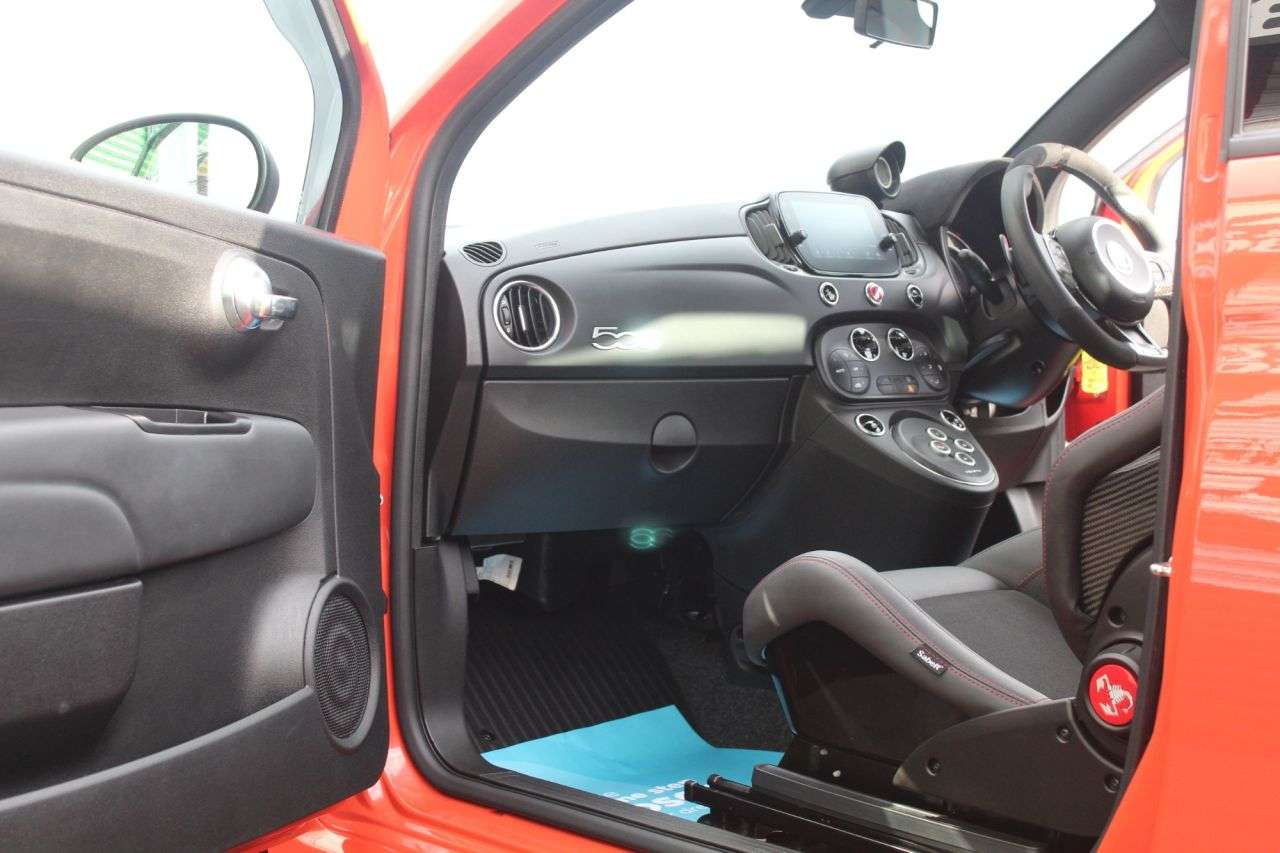 2023 ABARTH 695 2023 ABARTH 695