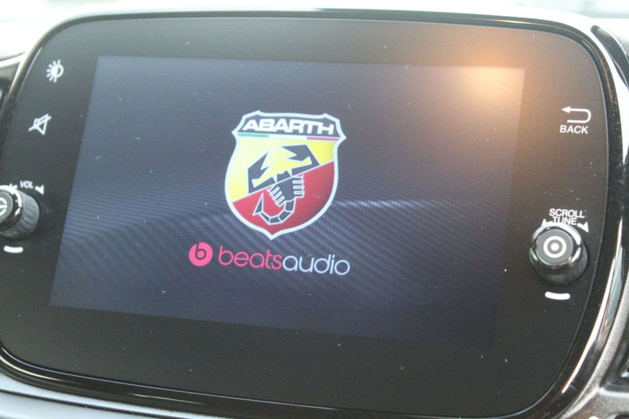 2023 ABARTH 695 2023 ABARTH 695