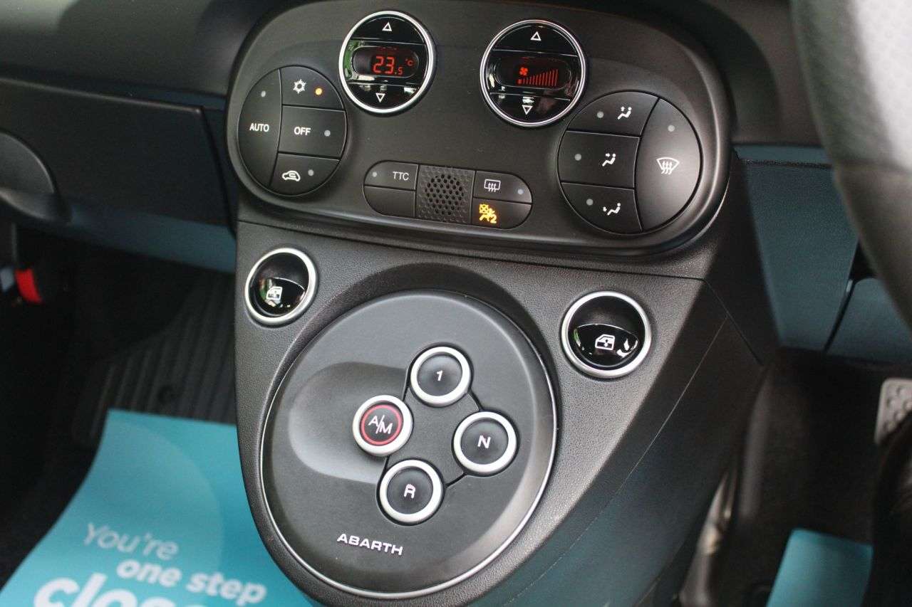 2023 ABARTH 695 2023 ABARTH 695