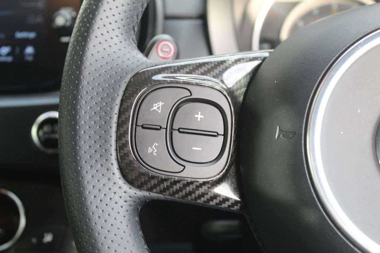 2023 ABARTH 695 2023 ABARTH 695