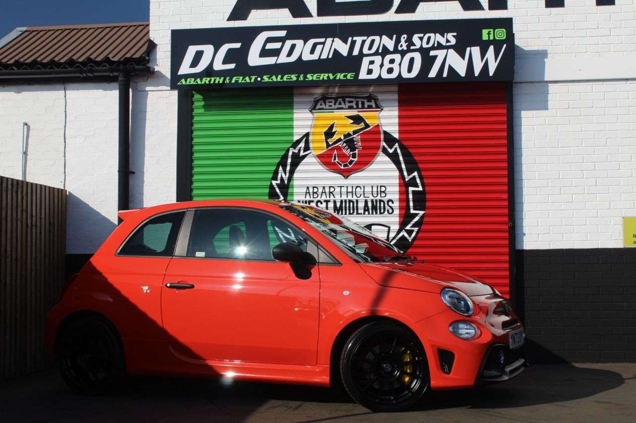 2023 ABARTH 695 2023 ABARTH 695